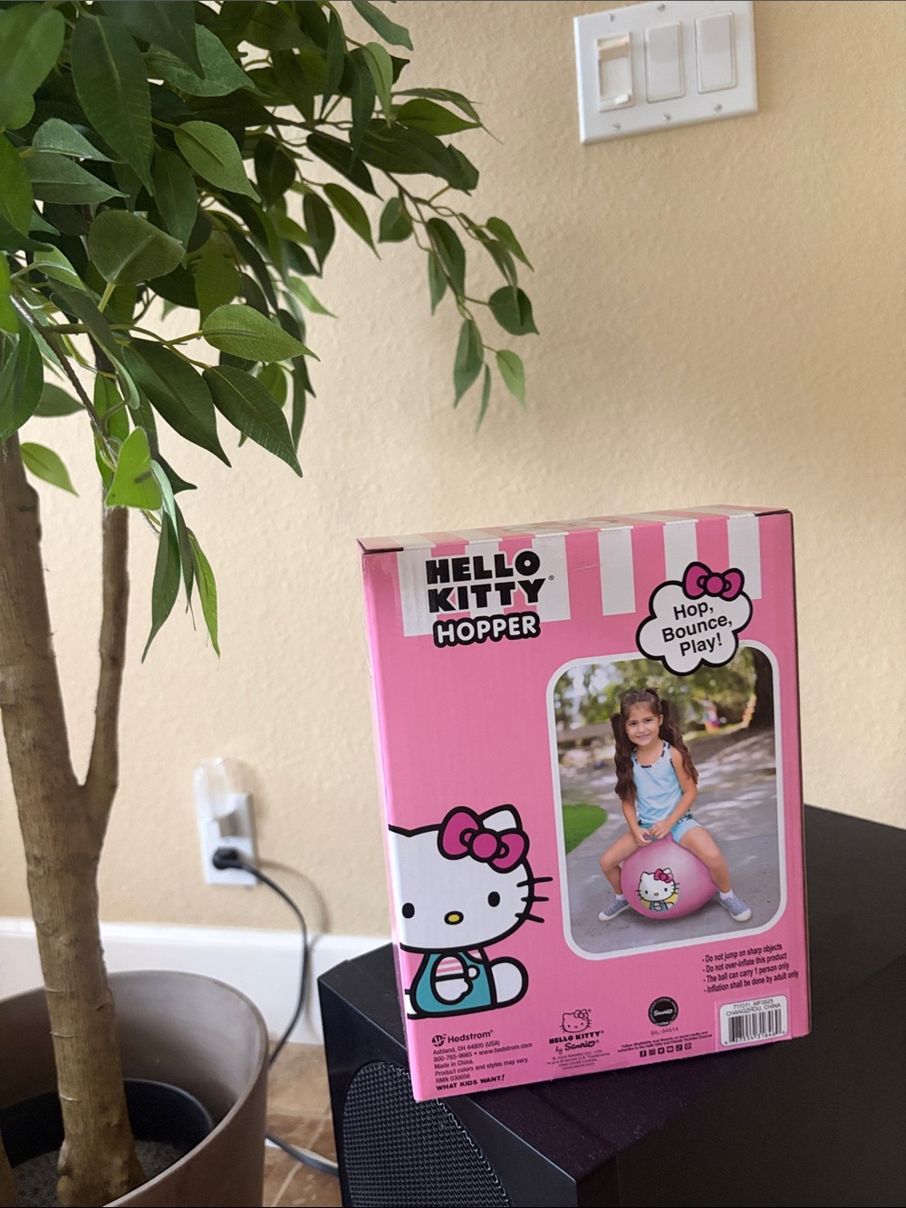 Hello Kitty Pink Hopper Ball with Bow Graphics - Picture 2 of 2